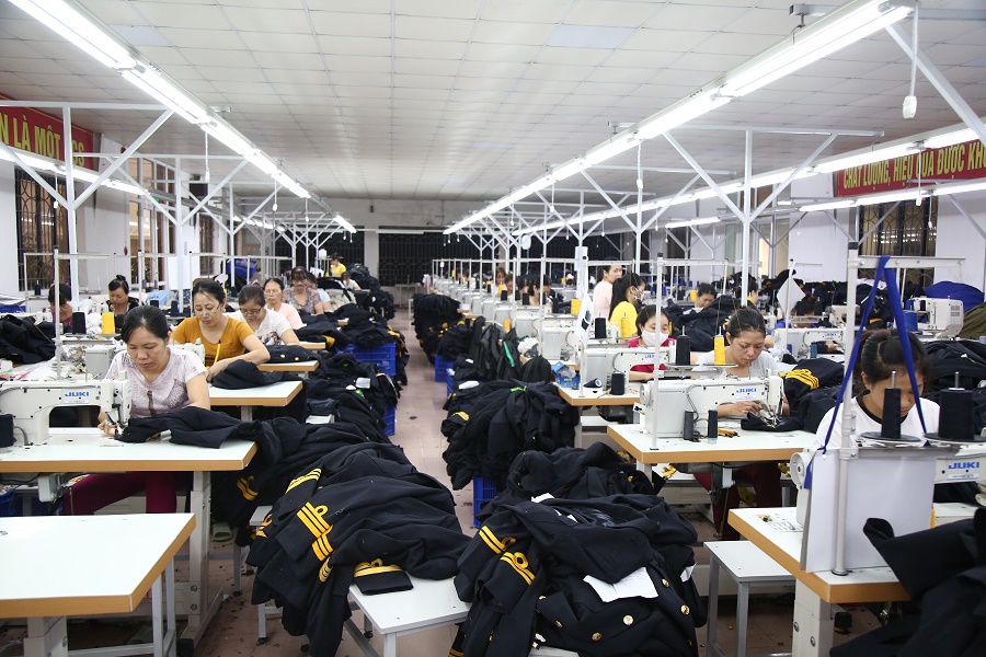 Đèn led nhà xưởng cho Xưởng may gia công dùng